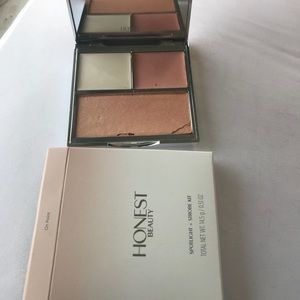 Honesty Beauty On Point Spotlight and strobe kit